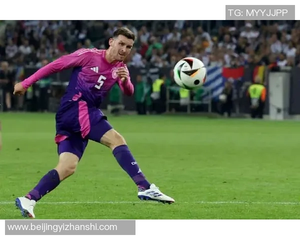 德国足球明星格罗斯的辉煌职业生涯与对足球的热爱之路