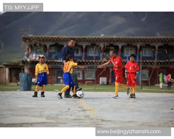 足球明星走进牧区与乡村孩子们亲密互动的温馨瞬间